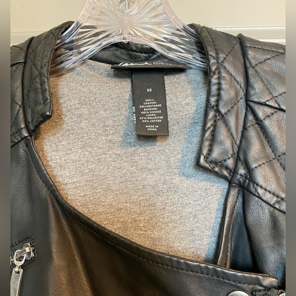 Black Leather Vest with Quilted Shoulders - Picture 4 of 5